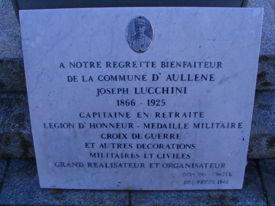 Plaque  la mmoire de Joseph Lucchini qui fut  l'origine de l'rection du monument aux morts d'Aullne